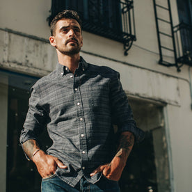 fit model wearing The Jack in Navy Slub, hands in pockets
