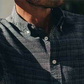 fit model wearing The Jack in Navy Slub, collar