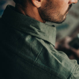 fit model wearing The Yosemite Shirt in Forest, collar
