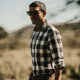 fit model wearing The Jack in Coal Herringbone Check in a field