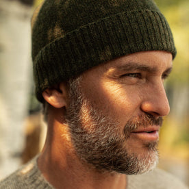 fit model wearing The Lodge, looking right