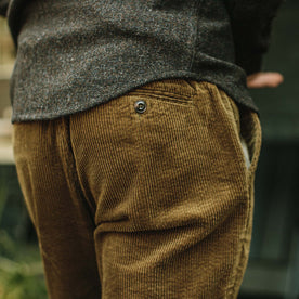fit model wearing the Foundation Pant, back pocket