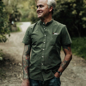 out fit model wearing The Short Sleeve Bandit in Olive, with his hand in pocket