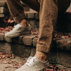 our fit model wearing The Après Pant in British Khaki Seersucker—cropped shot of left leg