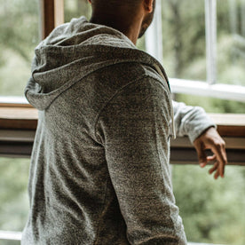 our fit model wearing The Après Hoodie in Heather Grey 