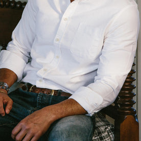 fit model wearing The Jack in White Everyday Oxford, cropped top button down, sitting in chair