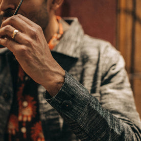 fit model wearing The Ojai Jacket in Black Cross Dye, sleeve detail