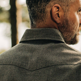 our fit model wearing The Western Shirt in Olive Melange—collar detail