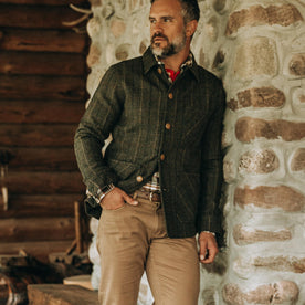 fit model wearing The Ojai Jacket in Olive Tweed Herringbone, hand in pocket