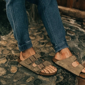 fit model wearing The Après Pant in Indigo Waffle, closeup of bottom