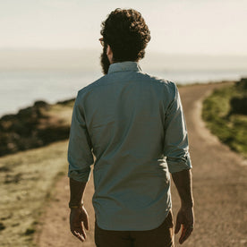Our fit model wearing the Jack in Seafoam Everyday Oxford.