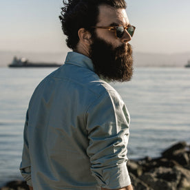 Our fit model wearing the Jack in Seafoam Everyday Oxford.