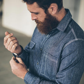 The Utility Shirt in Indigo Salt & Pepper Chambray fit model