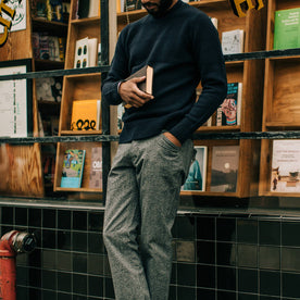 fit model wearing The Camp Pant in Navy Jaspe, holding book